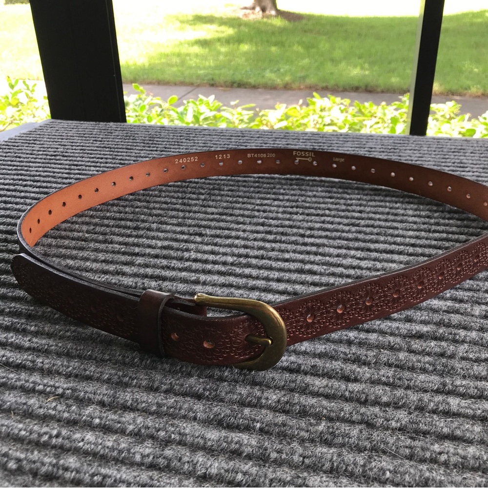 FOSSIL BROWN TOOLED LEATHER BELT BRASS STYLE BUCKLE WOMENS SZ LARGE FLOWER